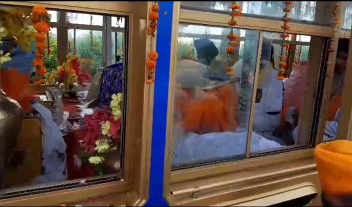 ਨਗਰ ਕੀਰਤਨ ਬਟਾਲਾ ਤੋਂ ਨੌਸ਼ਹਿਰਾ ਮੱਝਾ ਸਿੰਘ, ਧਾਰੀਵਾਲ ਤੋਂ ਹੁੰਦਾ ਹੋਇਆ ਅੱਜ ਦੁਪਹਿਰ ਗੁਰਦਾਸਪੁਰ ਪਹੁੰਚਿਆ, ਜਿੱਥੇ ਸ਼੍ਰੋਮਣੀ ਅਕਾਲੀ ਦਲ ਦੇ ਜ਼ਿਲ੍ਹਾ ਪ੍ਰਧਾਨ ਗੁਰਬਚਨ ਸਿੰਘ ਬੱਬੇਹਾਲੀ ਤੇ ਵੱਡੀ ਗਿਣਤੀ ਸੰਗਤਾਂ ਨੇ ਸਵਾਗਤ ਕੀਤਾ।