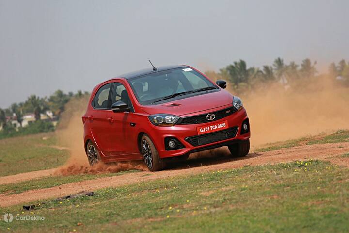 ਸੇਫਟੀ ਫੀਚਰ ਦੀ ਗੱਲ ਕੀਤੀ ਜਾਏ ਤਾਂ ਇਸ ਵਿੱਚ ਡਿਊਲ ਫਰੰਟ ਏਅਰਬੈਗ, ਏਬੀਐਸ, ਈਬੀਡੀ, ਸੈਂਸਰ ਨਾਲ ਰੀਅਰ ਪਾਰਕਿੰਗ ਕੈਮਰਾ, ਫਾਲੋ-ਮੀ-ਹੈਂਡਲੈਂਪ, ਫਰੰਟ ਫਾਗਲੈਂਪ ਤੇ ਕਾਰਨਰ ਸਟੇਬਿਲਿਟੀ ਕੰਟਰੋਲ ਵਰਗੀਆਂ ਸਹੂਲਤਾਂ ਦਿੱਤੀਆਂ ਗਈਆਂ ਹਨ। 