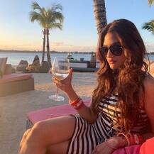 ਮਾਲਦੀਪ \'ਚ ਛੁੱਟੀਆਂ ਮਨਾ ਰਹੀ ਸੰਸਦ ਮੈਂਬਰ, ਤਸਵੀਰਾਂ ਵਾਇਰਲ