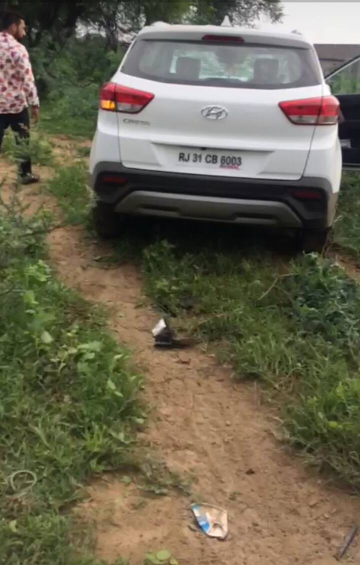 ਅੱਜ ਬਠਿੰਡਾ-ਡੱਬਵਾਲੀ ਸੜਕ ‘ਤੇ ਗੁਰੁਸਰ ਸੇਨੇਵਾਲ ਪਿੰਡ ਕੋਲ ਇੱਕ ਕ੍ਰੇਟਾ ਕਾਰ ਨੇ ਦੋ ਮੋਟਰਸਾਈਕਲ ਸਵਾਰਾਂ ਨੂੰ ਟੱਕਰ ਮਾਰ ਦਿੱਤੀ।