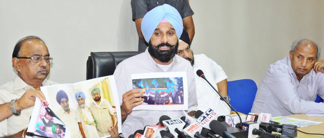 bikram majithia questioned vidhan sabha speaker delay in accepting resignations of aap mlas ਫੂਲਕਾ ਦੇ ਅਸਤੀਫ਼ੇ ਮਗਰੋਂ ਅਕਾਲੀਆਂ ਨੇ ਵਿਰੋਧੀ ਧਿਰ ਹਾਸਲ ਕਰਨ ਲਈ ਜ਼ੋਰ ਅਜ਼ਮਾਇਸ਼ ਸ਼ੁਰੂ