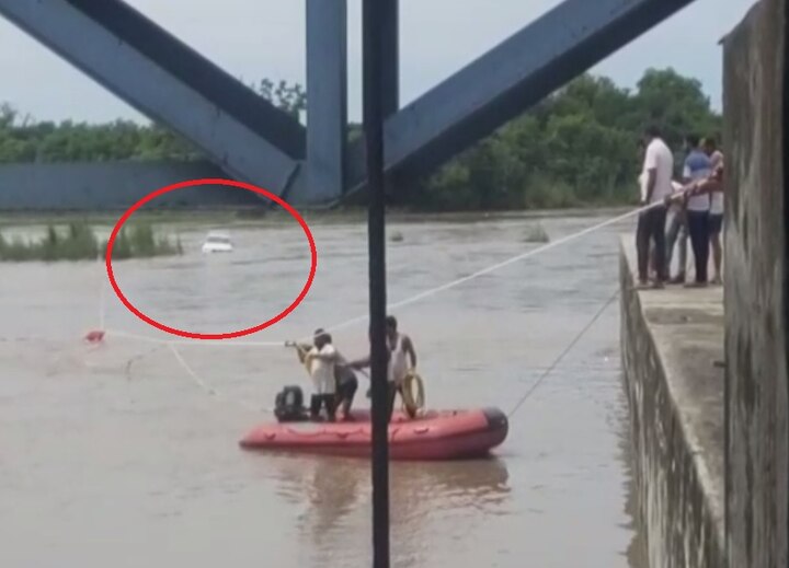 youth thrown away his bmw in yamuna canal  because his father did not get him jaguar  ਨੌਜਵਾਨ ਨੇ ਬਾਪੂ ਤੋਂ ਮੰਗੀ 'ਜੈਗੁਆਰ', ਨਹੀਂ ਮਿਲੀ ਤਾਂ ਪਹਿਲੀ BMW ਵੀ ਨਹਿਰ 'ਚ ਸੁੱਟੀ