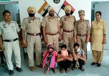 ਨਸ਼ਾ ਸਪਲਾਈ ਕਰਨ ਦੇ ਇਲਜ਼ਾਮ ਹੇਠ ਤਿੰਨ ਕੁੜੀਆਂ ਗ੍ਰਿਫ਼ਤਾਰ