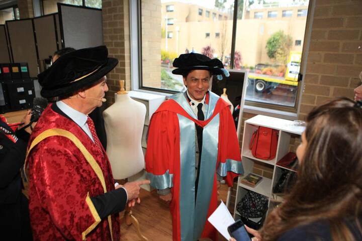 ਖੋਜ ਨੂੰ ਆਸਟ੍ਰੇਲਿਆ ਦੇ ਮੇਲਬਰਨ ਸਥਿਤ ਲਾ ਟ੍ਰੋਬ ਯੂਨੀਵਰਸੀਟੀ ਦੀ ਸੁਵਿਧਾਵਾਂ ਦੇ ਨਾਲ ਪੂਰਾ ਕਰਨਾ ਹੋਵੇਗਾ। ਇਸ ਦੇ ਨਾਲ ਲਾ ਟ੍ਰੋਬ ਯੂਨੀਵਰਸੀਟੀ ‘ਚ ਭਾਰਤੀ ਫ਼ਿਲਮ ਸਮਾਗਮ 2019 ਦੇ ਮੁੱਖ ਮਹਿਮਾਨ ਵਜੋਂ ਸ਼ਾਹਰੁਖ ਖ਼ਾਨ ਨੇ ਇਸ ਦਾ ਐਲਾਨ ਕੀਤਾ।