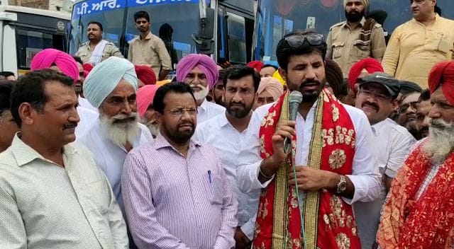 ਇਨ੍ਹਾਂ ਬੱਸਾਂ ਨੂੰ ਅੱਜ ਹਲਕਾ ਗਿੱਦੜਬਾਹਾ ਦੇ ਵਿਧਾਇਕ ਅਮਰਿੰਦਰ ਸਿੰਘ ਰਾਜਾ ਵੜਿੰਗ ਵੱਲੋਂ ਹਰੀ ਝੰਡੀ ਦਿਖਾ ਕੇ ਸਥਾਨਕ ਬੱਸ ਸਟੈਂਡ ਤੋਂ ਰਵਾਨਾ ਕੀਤਾ ਗਿਆ। 