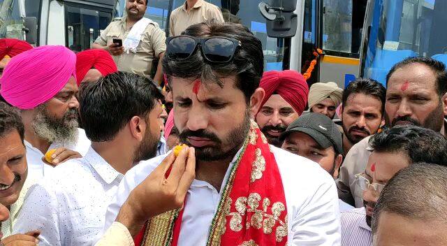 ਉਨ੍ਹਾਂ ਨੂੰ ਖੁਸ਼ੀ ਹੈ ਕਿ ਹੁਣ ਗਿੱਦੜਬਾਹਾ ਦੇ ਬੱਸ ਸਟੈਂਡ ਤੋਂ ਪੀਆਰਟੀਸੀ ਦੀਆਂ ਸਰਕਾਰੀ ਬੱਸਾਂ ਚੱਲਣਗੀਆਂ।