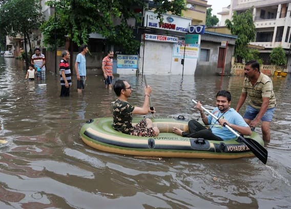  ਕੋਲਾਪੁਰ ਅਤੇ ਸਾਂਗਲੀ ਜ਼ਿਲ੍ਹਿਆਂ ਵਿੱਚ 26 ਟੀਮਾਂ ਤੇ 26 ਕਿਸ਼ਤੀਆਂ ਤੇ 110 ਜਲ ਸੈਨਾ ਦੇ ਜਵਾਨ ਰਾਹਤ ਤੇ ਬਚਾਅ ਕਾਰਜਾਂ ਵਿੱਚ ਲੱਗੇ ਹੋਏ ਹਨ। 