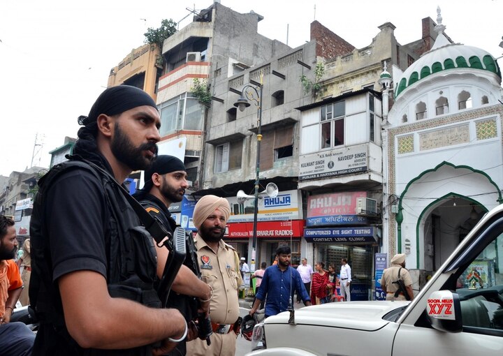 Strict security arrangements for Independence Day in Amritsar City ਆਜ਼ਾਦੀ ਦਿਹਾੜੇ ਨੂੰ ਲੈ ਕੇ ਸੁਰੱਖਿਆ ਦੇ ਸਖ਼ਤ ਪ੍ਰਬੰਧ, ਚੱਪੇ-ਚੱਪੇ 'ਤੇ ਪੁਲਿਸ ਤਾਇਨਾਤ