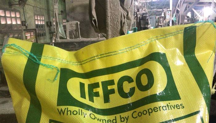 IFFCO cuts complex fertilisers rate by Rs 50 per bag ਆਜ਼ਾਦੀ ਦਿਹਾੜੇ 'ਤੇ ਕਿਸਾਨਾਂ ਨੂੰ ਤੋਹਫਾ, ਖਾਦਾਂ ਦੀਆਂ ਕੀਮਤਾਂ 'ਚ ਕਟੌਤੀ