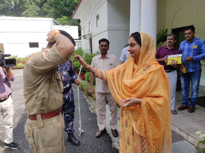ਇਸ ਮੌਕੇ ਉਨ੍ਹਾਂ ਕਿਹਾ ਕਿ ਕੁਦਰਤੀ ਆਫਤ ਸਮੇਂ ਦੇਸ਼ ਵਾਸੀਆਂ ਲਈ ਰਾਹਤ ਕਾਰਜ ਕਰਨ ਵਾਲੇ ਸਾਰੇ ਜਵਾਨਾਂ ਦੇ ਅਸੀਂ ਸਦਾ ਅਹਿਸਾਨਮੰਦ ਹਾਂ।
