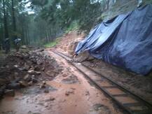 ਜ਼ਮੀਨ ਖਿਸਕਣ ਕਰਕੇ ਕਾਲਕਾ-ਸ਼ਿਮਲਾ ਹੈਰੀਟੇਜ ਟਰੈਕ ਬੰਦ, ਵੇਖੋ ਤਸਵੀਰਾਂ