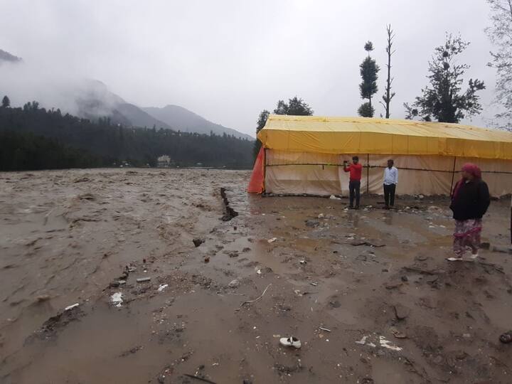 ਪਾਣੀ ਦੇ ਵਧਦੇ ਪੱਧਰ ਨੂੰ ਵੇਖਦਿਆਂ ਪੰਡੋਹ ਡੈਮ ਦੇ 2 ਫਲੱਡ ਗੇਟ ਖੋਲ੍ਹੇ ਗਏ ਹਨ। ਇੱਥੋਂ 50 ਹਜ਼ਾਰ ਕਿਊਸਿਕ ਪਾਣੀ ਛੱਡਿਆ ਗਿਆ ਹੈ।