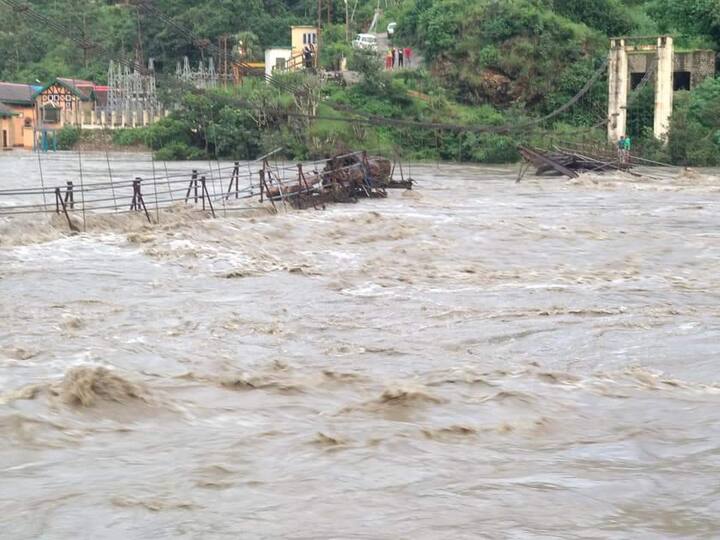 ਸੂਬੇ ਵਿੱਚ ਕਈ ਸੜਕਾਂ ਤੇ ਪੁਲ ਵਹਿ ਗਏ, ਜਿਸ ਕਾਰਨ ਕੁੱਲ 490 ਕਰੋੜ ਰੁਪਏ ਦੀ ਜਾਇਦਾਦ ਦਾ ਨੁਕਸਾਨ ਹੋਇਆ ਹੈ। 