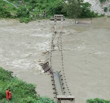 ਹਿਮਾਚਲ \'ਚ ਜਲ ਪਰਲੋ ਦਾ ਕਹਿਰ, 2 ਦਰਜਨ ਤੋਂ ਵੱਧ ਲੋਕਾਂ ਦੀ ਮੌਤ, 575 ਕਰੋੜ ਦਾ ਨੁਕਸਾਨ