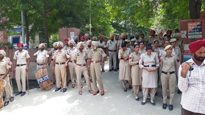 ਪ੍ਰਦਰਸ਼ਨਕਾਰੀਆਂ ਨੇ ਕਿਹਾ ਕਿ ਇਨਸਾਫ ਮਿਲਣ ਤਕ ਉਹ ਪ੍ਰਦਰਸ਼ਨ ਜਾਰੀ ਰੱਖਣਗੇ।