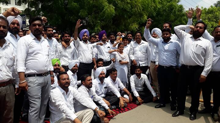 ਇਸ ਦੌਰਾਨ ਤਲਵੰਡੀ ਸਾਬੋਂ ਤੋਂ ਵਿਧਾਇਕ ਬਲਜਿੰਦਰ ਕੌਰ ਨੇ ਵੀ ਆਮ ਆਦਮੀ ਪਾਰਟੀ ਦੇ ਵਰਕਰਾਂ ਨਾਲ ਧਰਨੇ ਵਿੱਚ ਸ਼ਮੂਲੀਅਤ ਕੀਤੀ।