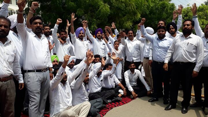 ਇਸ ਮੌਕੇ ਉਨ੍ਹਾਂ ਪੰਜਾਬ ਸਰਕਾਰ 'ਤੇ ਤਿੱਖੇ ਵਾਰ ਕੀਤੇ।