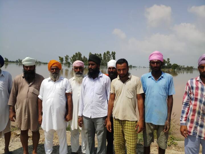 ਫਸਲਾਂ ਤੋਂ ਇਲਾਵਾ ਭਾਵੇਂ ਫਿਰੋਜ਼ਪੁਰ ਜ਼ਿਲ੍ਹੇ ਦੇ ਵਿੱਚ ਜਾਨ-ਮਾਲ ਦਾ ਕੋਈ ਨੁਕਸਾਨ ਨਹੀਂ ਹੋਇਆ, ਪਰ ਪ੍ਰਸ਼ਾਸਨ ਦਾ ਕੋਈ ਵੀ ਅਧਿਕਾਰੀ ਇਨ੍ਹਾਂ ਪਿੰਡਾਂ ਤੱਕ ਨਹੀਂ ਪਹੁੰਚਿਆ। ਲੋਕਾਂ ਨੇ ਇਸ ਗੱਲ 'ਤੇ ਅਫਸੋਸ ਜ਼ਾਹਿਰ ਕੀਤਾ ਕਿ ਉਨ੍ਹਾਂ ਨੂੰ ਹਰੀਕੇ ਤੋਂ ਖ਼ੁਦ ਬੇੜੀਆਂ ਦਾ ਬੰਦੋਬਸਤ ਕਰਨਾ ਪਿਆ ਤੇ ਨਿੱਜੀ ਬੇੜੀਆਂ ਰਾਹੀਂ ਹੀ ਉਹ ਆਪਣੇ ਪਰਿਵਾਰਾਂ ਤੇ ਮਾਲ ਡੰਗਰ ਨੂੰ ਬਾਹਰ ਕੱਢ ਸਕੇ। 