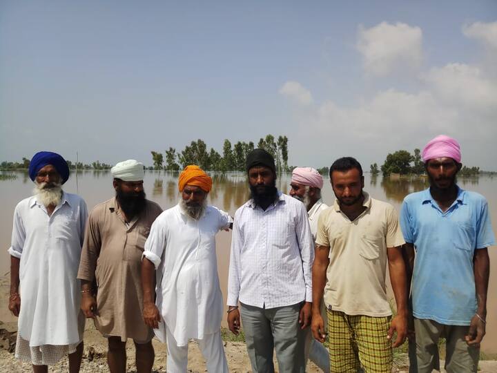 ਉਨ੍ਹਾਂ ਕਿਹਾ ਕਿ ਇਹ ਪ੍ਰਸ਼ਾਸਨ ਦਾ ਫਰਜ਼ ਬਣਦਾ ਸੀ ਕਿ ਉਹ ਬੇੜੀਆਂ ਦਾ ਇੰਤਜ਼ਾਮ ਕਰਦੇ, ਪਰ ਪ੍ਰਸ਼ਾਸਨ ਦਾ ਕੋਈ ਅਧਿਕਾਰੀ ਇੱਥੇ ਪਹੁੰਚਿਆ ਹੀ ਨਹੀਂ।