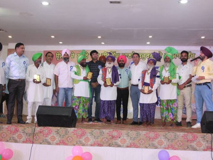  ਇਸ ਮੌਕੇ ਬਜ਼ੁਰਗਾਂ ਨੇ ਕਿਹਾ ਕਿ ਉਨ੍ਹਾਂ ਨੂੰ ਬੜਾ ਮਾਣ ਮਹਿਸੂਸ ਹੁੰਦਾ ਹੈ। ਉਨ੍ਹਾਂ ਉਮੀਦ ਜਤਾਈ ਕਿ ਇਸ ਸਮਾਗਮ ਵਿੱਚ ਆ ਕੇ ਇਸ ਤਰ੍ਹਾਂ ਮਾਣ ਸਨਮਾਨ ਮਿਲਦਾ ਰਹੇ। 