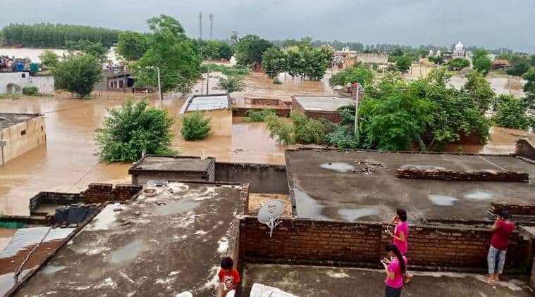 flood hit hard to punjab ਮੀਂਹ ਰੁਕਣ ਦੇ ਬਾਵਜੂਦ ਹੜ੍ਹਾਂ ਨੇ ਸਤਾਏ ਪੰਜਾਬੀ, ਕਈ ਜ਼ਿਲ੍ਹਿਆਂ 'ਚ ਸਥਿਤੀ ਗੰਭੀਰ
