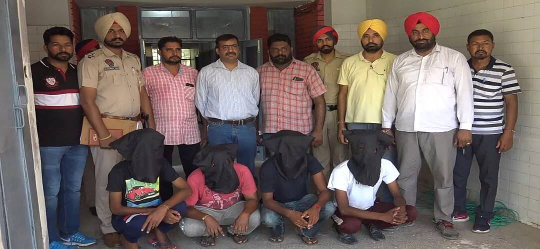 Four malicious gangsters arrested with heavy ammunition ਫ਼ਰੀਦਕੋਟ 'ਚ ਚਾਰ ਖਰਤਨਾਕ ਬਦਮਾਸ਼ ਅਸਲੇ ਸਣੇ ਗ੍ਰਿਫਤਾਰ