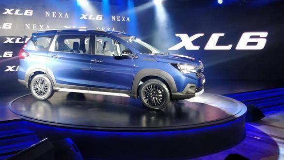 Maruti Suzuki XL6 ਦੀ ਭਾਰਤੀ ਬਾਜ਼ਾਰ ‘ਚ ਵਿਕਰੀ ਸ਼ੁਰੂ ਹੋ ਚੁੱਕੀ ਹੈ। ਕੰਪਨੀ ਇਸ ਨੂੰ ਨੈਕਸਾ ਬ੍ਰਾਂਡ ਰਾਹੀਂ ਵੇਚੇਗੀ। ਇਸ ਦਾ ਕਾਰਨ ਹੈ ਕਿ ਇਹ ਕੰਪਨੀ ਦੀ ਪ੍ਰੀਮੀਅਮ ਕ੍ਰੌਸਓਵਰ ਐਮਪੀਵੀ ਹੈ। ਮਾਰੂਤੀ ਨੇ ਇਸ ਦੀ ਸ਼ੁਰੂਆਤੀ ਕੀਮਤ 9.79 ਲੱਖ ਰੁਪਏ ਰੱਖੀ ਹੈ ਜੋ 11.46 ਲੱਖ ਰੁਪਏ ਐਕਸ ਸ਼ੋਅਰੂਮ ਤਕ ਜਾਂਦੀ ਹੈ।