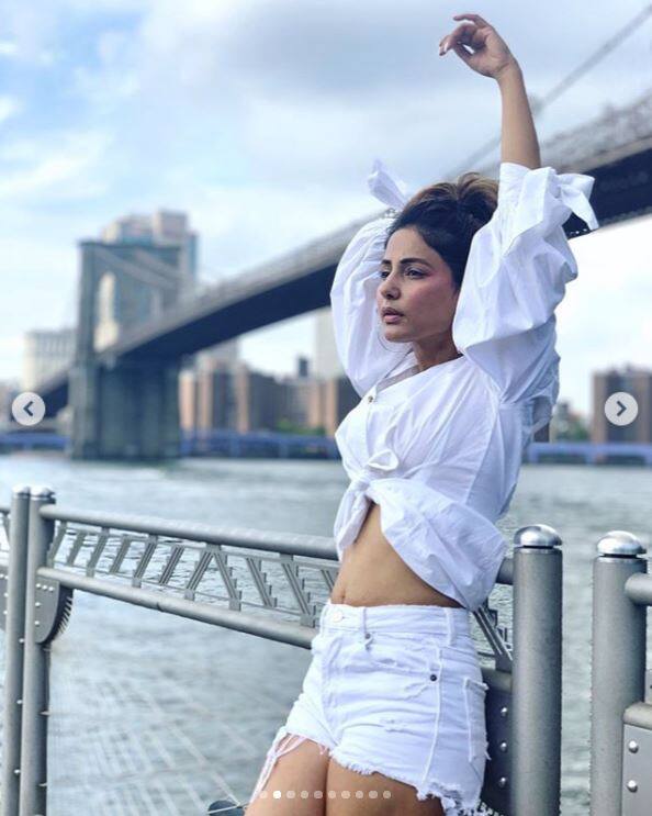 ਸੀਰੀਅਲ ਤੋਂ ਇਲਾਵਾ ਹਿਨਾ ਜਲਦੀ ਹੀ ਵਿਕਰਮ ਭੱਟ ਦੀ ਫ਼ਿਲਮ ‘ਚ ਵੀ ਨਜ਼ਰ ਆਵੇਗੀ ਜਿਸ ਦੀ ਦੀ ਸ਼ੂਟਿੰਗ ਜਲਦੀ ਹੀ ਖ਼ਤਮ ਹੋਣ ਵਾਲੀ ਹੈ।