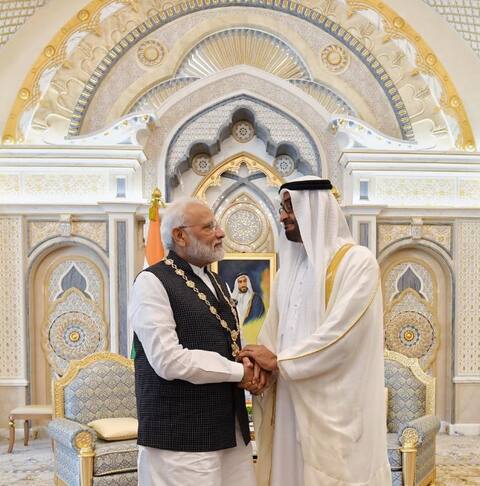 PM ਮੋਦੀ ਨੂੰ UAE ਦਾ ਸਰਬਉੱਚ ਸਨਮਾਨ, ਦੇਖੋ ਤਸਵੀਰਾਂ PM ਮੋਦੀ ਨੂੰ UAE ਦਾ ਸਰਬਉੱਚ ਸਨਮਾਨ, ਦੇਖੋ ਤਸਵੀਰਾਂ