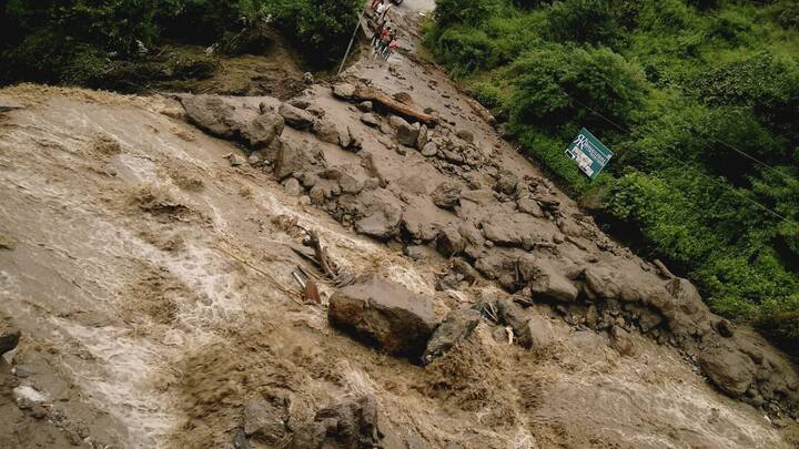 ਬਧਾਨ ਖੱਡ ‘ਚ ਪਾਣੀ ਵਧਣ ਨਾਲ ਮੁੱਖ ਰਾਹ ‘ਤੇ ਪੈਦਲ ਆਵਾਜਾਈ ਵੀ ਬੰਦ ਹੈ। ਅੱਜ ਸਵੇਰੇ ਕਰੀਬ 3:40 ਵਜੇ ਦੇ ਕਰੀਬ ਬੱਦਲ ਫਟਣ ਦੀ ਘਟਨਾ ਵਾਪਰੀ।