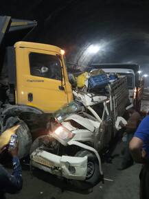 ਸੇਬ ਲੈ ਕੇ ਪੰਜਾਬ ਆ ਰਹੀ ਪਿੱਕਅੱਪ ਨਾਲ ਭਿਆਨਕ ਹਾਦਸਾ, ਦੋ ਵਾਹਨਾਂ \'ਚ ਫਸੀ ਲਾਸ਼