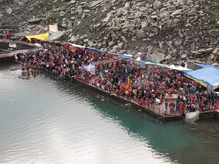 ਹਿਮਾਚਲ ਪ੍ਰਦੇਸ਼ ਦੇ ਚੰਬਾ ‘ਚ ਕਰੀਬ 83 ਕਿਮੀ ਦੀ ਦੂਰੀ ‘ਤੇ ਵੱਸੇ ਮਣੀਮਹੇਸ਼ ‘ਚ ਭਗਵਾਨ ਸ਼ਿਵ ਦਾ ਮਣੀ ਰੂਪ ‘ਚ ਦਰਸ਼ਨ ਦਿੱਤੇ ਸੀ। ਇਸ ਲਈ ਇਸ ਥਾਂ ਨੂੰ ਮਣੀਮਹੇਸ਼ ਕਿਹਾ ਜਾਂਦਾ ਹੈ।