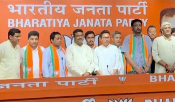 Host of PDP leaders from Ladakh join BJP ਬੀਜੇਪੀ ਨੇ ਜੰਮੂ-ਕਸ਼ਮੀਰ 'ਚ ਕੀਤਾ ਇੱਕ ਹੋਰ ਧਮਾਕਾ