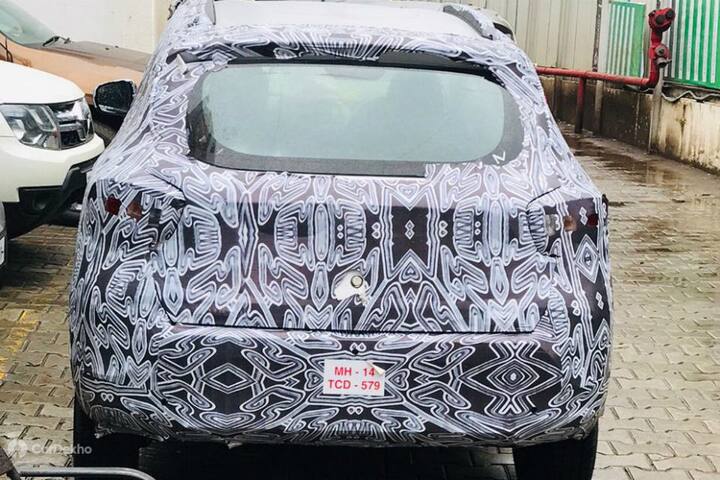 ਰੈਨੋ ਕਵਿੱਡ ਦੇ ਫੇਸਲਿਫਟ ਹਾਲ ਹੀ ਵਿੱਚ ਉਸ ਦੀ ਟੈਸਟਿੰਗ ਦੌਰਾਨ ਦੇਖੀ ਗਈ ਹੈ। ਇਸ ਦੇ ਐਕਸਟੀਰੀਅਰ ਤੇ ਇੰਟੀਰੀਅਰ ਵਿੱਚ ਕੁਝ ਅਹਿਮ ਬਦਲਾਅ ਕੀਤੇ ਗਏ ਹਨ। ਕੁਝ ਵਾਧੂ ਫੀਚਰ ਵੀ ਦਿੱਤੇ ਗਏ ਹਨ। ਫਰੰਟ ਡਿਜ਼ਾਈਨ ਇਸ ਦੇ ਇਲੈਕਟ੍ਰਿਕ ਵਰਸ਼ਨ ਕੇਜ਼ਡੇਈ ਵਰਗਾ ਹੋਵੇਗਾ। ਇਸ ਵਿੱਚ ਡੇ-ਟਾਈਮ ਰਨਿੰਗ ਲੈਂਪ ਨੂੰ ਹੈਂਡਲੈਂਪ ਤੋਂ ਉੱਪਰ ਵੱਲ ਪ੍ਰੋਜੈਕਟ ਕੀਤਾ ਗਿਆ ਹੈ। ਕਾਰ ਦੇ ਪਿਛਲੇ ਹਿੱਸੇ 'ਤੇ ਟੇਲਲੈਂਪ ਵਿੱਚ ਵੀ ਐਲਈਡੀ ਲਾਈਟ ਦਾ ਫੀਚਰ ਵੇਖਣ ਨੂੰ ਮਿਲੇਗਾ।