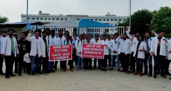 49 students demand written death, letter to President and PM Modi 49 ਵਿਦਿਆਰਥੀਆਂ ਨੇ ਮੰਗੀ ਇੱਛੁਕ ਮੌਤ, ਰਾਸ਼ਟਰਪਤੀ ਤੇ ਪੀਐਮ ਮੋਦੀ ਨੂੰ ਲਿਖੀ ਚਿੱਠੀ