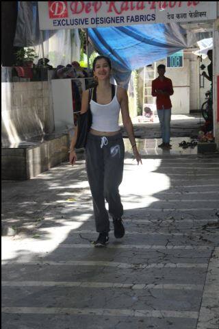 ਸੰਜੇ ਕਪੂਰ ਦੀ ਧੀ ਸ਼ਨਾਇਆ ਕਪੂਰ ਅੱਜ ਹੋਟ ਅੰਦਾਜ਼ ‘ਚ ਮੁੰਬਈ ‘ਚ ਨਜ਼ਰ ਆਈ।