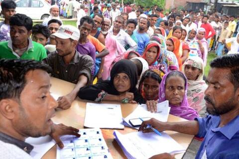 ਆਸਾਮ ਦੇ 40 ਲੱਖ ਲੋਕਾਂ ਦੀ ਨਾਗਰਿਕਤਾ ਦਾ ਫੈਸਲਾ ਅੱਜ, ਐਨਸੀਆਰ ਦੀ ਆਖਰੀ ਲਿਸਟ ਕਰੇਗੀ ਖੁਲਾਸਾ ਆਸਾਮ ਦੇ 40 ਲੱਖ ਲੋਕਾਂ ਦੀ ਨਾਗਰਿਕਤਾ ਦਾ ਫੈਸਲਾ ਅੱਜ, ਐਨਸੀਆਰ ਦੀ ਆਖਰੀ ਲਿਸਟ ਕਰੇਗੀ ਖੁਲਾਸਾ