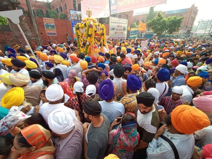 ਸ਼੍ਰੀ ਗੁਰੂ ਗ੍ਰੰਥ ਸਾਹਿਬ ਜੀ ਦੀ ਪਹਿਲੇ ਪ੍ਰਕਾਸ਼ ਪੂਰਬ ਨੂੰ ਸਮਰਪਿਤ ਗੁਰੂ ਨਗਰੀ ਅੰਮ੍ਰਿਤਸਰ ਸਾਹਿਣ ਵਿਖੇ ਪਿਛਲੇ ਕਈਂ ਦਿਨਾਂ ਤੋਂ ਗੁਰਮਤ ਸਮਾਗਮ ਕੀਤੇ ਜਾ ਰਹੇ ਹਨ।