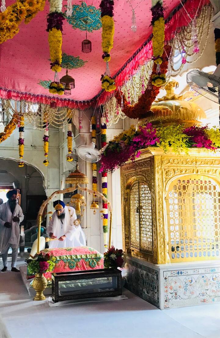 ਵੇਖੋ ਸਜਾਵਟ ਦੀਆਂ ਹੋਰ ਤਸਵੀਰਾਂ।