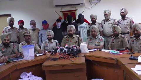 ਪੁਲਿਸ ਦੇ ਅੜਿੱਕੇ ਆਏ 6 ਨਸ਼ਾ ਤਸਕਰ, 3 ਲਗਜ਼ਰੀ ਗੱਡੀਆਂ ਤੇ ਟਰੈਕਟਰ ਬਰਾਮਦ ਪੁਲਿਸ ਦੇ ਅੜਿੱਕੇ ਆਏ 6 ਨਸ਼ਾ ਤਸਕਰ, 3 ਲਗਜ਼ਰੀ ਗੱਡੀਆਂ ਤੇ ਟਰੈਕਟਰ ਬਰਾਮਦ