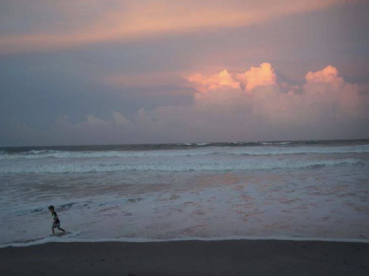 hurricane-dorian-ahead-towards-america-major-damage-done-in-the-bahamas ਅਮਰੀਕਾ 'ਚ ਖ਼ਤਰਨਾਕ ‘ਡੋਰੀਅਨ’ ਨੇ ਮਚਾਈ ਤਬਾਹੀ, ਹਜ਼ਾਰਾਂ ਘਰ ਬਰਬਾਦ