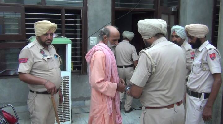 ਪੰਜਾਬ ਭਰ ਵਿੱਚ ਵਿਰੋਧੀ ਪਾਰਟੀਆਂ ਨਸ਼ਿਆਂ ਦੇ ਮੁੱਦੇ 'ਤੇ ਸਰਕਾਰ ਨੂੰ ਘੇਰ ਰਹੀਆਂ ਹਨ। ਇਸ ਲਈ ਮੁੱਖ ਮੰਤਰੀ ਕੈਪਟਨ ਅਮਰਿੰਦਰ ਸਿੰਘ ਵੱਲੋਂ ਪੰਜਾਬ ਪੁਲਿਸ ਨੂੰ ਸਖ਼ਤ ਕਦਮ ਚੁੱਕਣ ਦੇ ਹੁਕਮ ਦਿੱਤੇ ਗਏ ਹਨ।