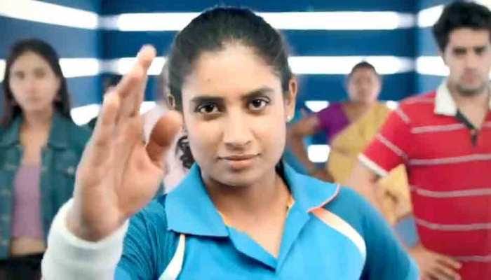 ਮਿਤਾਲੀ ਪਿਛਲੇ ਕੁਝ ਸਮੇਂ ਤੋਂ ਟੀ-20 ਟੀਮ ‘ਚ ਥਾਂ ਬਣਾਉਣ ਲਈ ਸੰਘਰਸ਼ ਕਰ ਰਹੀ ਸੀ। ਮਿਤਾਲੀ ਨੇ ਇਹ ਫੈਸਲਾ 2021 ‘ਚ ਹੋਣ ਵਾਲੇ 50 ਓਵਰਾਂ ਦੇ ਵਿਸ਼ਵ ਕੱਪ ‘ਤੇ ਫੋਕਸ ਕਰਨ ਲਈ ਲਿਆ ਹੈ।