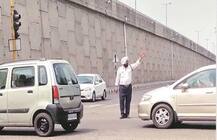 ਚੰਡੀਗੜ੍ਹ ਦਾ ਥਾਣੇਦਾਰ ਸੋਸ਼ਲ ਮੀਡੀਆ \'ਤੇ ਛਾਇਆ, ਡਰਾਈਵਰਾਂ ਲਈ ਗਾਇਆ ਗਾਣਾ