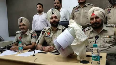 ਜੀਜਾ-ਸਾਲੀ 10 ਲੱਖ ਰੁਪਏ ਦੀ ਜਾਅਲੀ ਕਰੰਸੀ ਨਾਲ ਗ੍ਰਿਫ਼ਤਾਰ, ਪੁਲਿਸ ਕਰ ਰਹੀ ਜਾਂਚ ਜੀਜਾ-ਸਾਲੀ 10 ਲੱਖ ਰੁਪਏ ਦੀ ਜਾਅਲੀ ਕਰੰਸੀ ਨਾਲ ਗ੍ਰਿਫ਼ਤਾਰ, ਪੁਲਿਸ ਕਰ ਰਹੀ ਜਾਂਚ