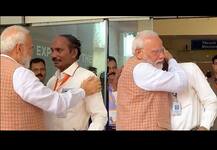 ਪ੍ਰਧਾਨ ਮੰਤਰੀ ਮੋਦੀ ਦੇ ਗਲ਼ ਲੱਗ ਫੁੱਟ-ਫੁੱਟ ਰੋਏ ISRO ਦੇ ਚੇਅਰਮੈਨ