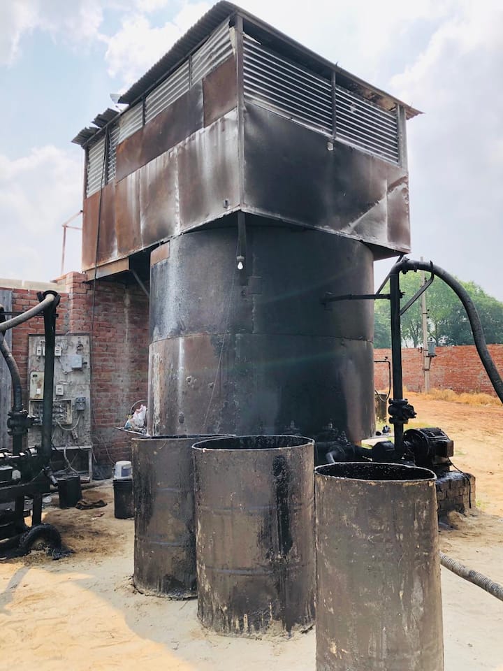 ਪੁਲਿਸ ਨੇ ਇਨ੍ਹਾਂ ਕੋਲੋਂ ਲੁੱਕ ਦੇ ਭਰੇ ਹੋਏ 4 ਟਰੱਕ ਬਰਾਮਦ ਕੀਤੇ ਹਨ ਜੋ ਇਨ੍ਹਾਂ ਲਾਂਘੇ ਦੇ ਨਿਰਮਾਣ ਲਈ ਵਰਤਿਆ ਜਾਣ ਵਾਲਾ ਲੁੱਕ ਚੋਰੀ ਕਰਕੇ ਭਰੇ ਹਨ।
