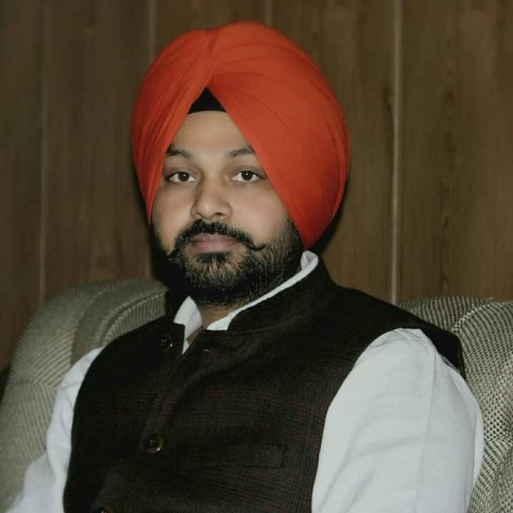 people made sdm hostage and try to fell his in river DC ਨਾਲ ਬਦਸਲੂਕੀ, SDM ਨੂੰ ਬੰਦੀ ਬਣਾ ਕੇ ਗੱਡੀ ਸਮੇਤ ਦਰਿਆ 'ਚ ਸੁੱਟਣ ਦੀ ਕੋਸ਼ਿਸ਼, ਸਮੁੱਚੇ ਅਫ਼ਸਰਾਂ ਦੀ ਹੜਤਾਲ