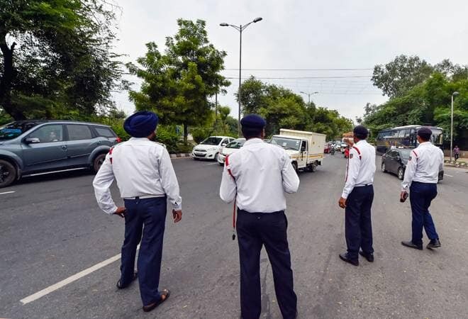 new traffic rules in india ਨਵੇਂ ਟ੍ਰੈਫਿਕ ਨਿਯਮਾਂ ਨਾਲ ਸੜਕਾਂ 'ਤੇ ਦਹਿਸ਼ਤ! ਮੰਤਰੀ ਬੋਲੇ ਸੁਧਾਰ ਲਈ ਜ਼ਰੂਰੀ ਸੀ