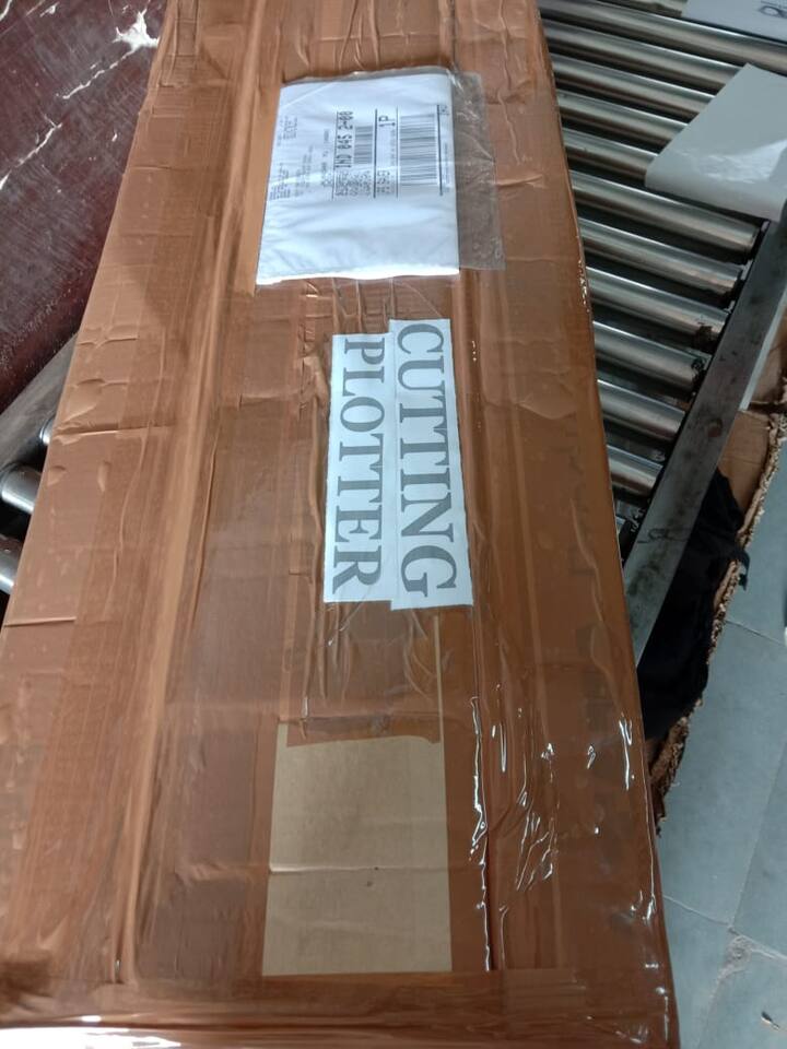 ਹਾਲਾਂਕਿ ਐਨਸੀਬੀ ਮੁਤਾਬਕ ਅਕਸ਼ਿੰਦਰ ਆਪਣੇ ਜਲੰਧਰ ਦੇ ਇਸਲਾਮਾਬਾਦ ਵਾਲੇ ਘਰ ਤੋਂ ਫਰਾਰ ਹੋਣ ਵਿੱਚ ਸਫਲ ਹੋਇਆ ਪਰ ਉਸ ਦੇ ਘਰੋਂ ਕੋਕੀਨ, ਹਸ਼ੀਸ਼ ਸਮੇਤ ਹੋਰ ਕਈ ਨਸ਼ੀਲੇ ਪਦਾਰਥ ਬਰਾਮਦ ਹੋਏ। ਐੱਨਸੀਬੀ ਦੀ ਟੀਮ ਮੁਤਾਬਕ ਅਕਸ਼ਿੰਦਰ ਨੂੰ ਛੇਤੀ ਹੀ ਗ੍ਰਿਫਤਾਰ ਕਰ ਲਿਆ ਜਾਵੇਗਾ।